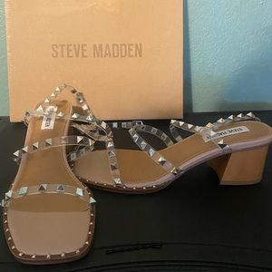 A beautiful Clear sandals never use new with the box .